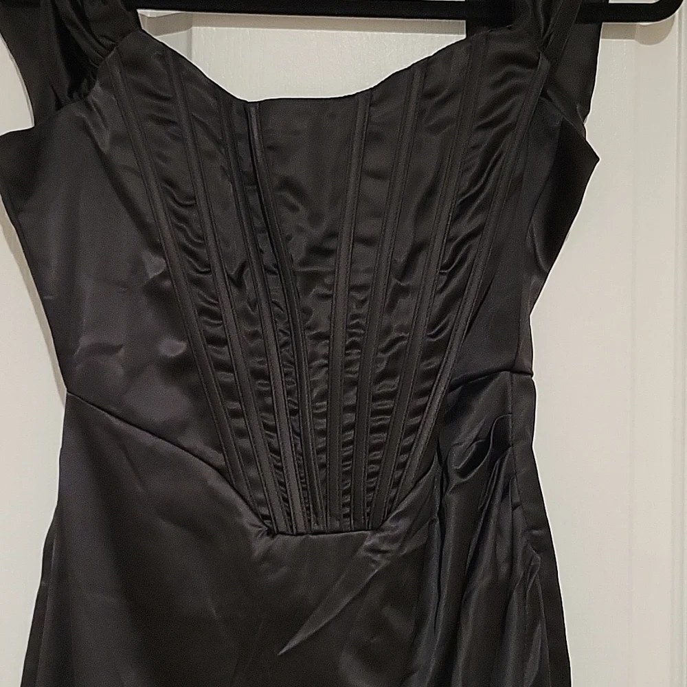 BLACK DRESS - Picture 3 of 4